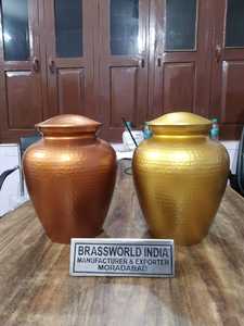 URNA DE CREMACIÓN GRABADA MARTILLADA AMARILLO DE ALUMINIO Suministros funerarios Premium de Brassworld India - Product Image 6
