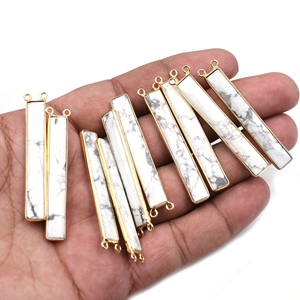 Pendentif rectangulaire en howlite blanche avec double bélière, plaqué or 14K et 18K et serti en argent - Product Image 2