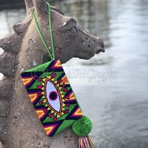 Bolso de mano para mujer estilo bohemio wayuu hecho a mano con bordado de lana de colores, hecho a mano por urvashi craft - Product Image 1