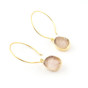 Pendientes colgantes de cuarzo rosa Natural para mujer, aretes de aro hechos a mano, piedra de nacimiento chapada en oro, regalo de joyería - Product Image 6
