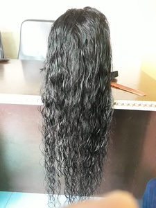 Venta al por mayor de pelucas de cabello humano virgen brasileño de 30 pulgadas tupé de ondas profundas con base de encaje 4x4 Estilo negro natural - Product Image 5
