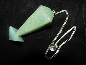 Vente en ligne de Pendules pyramidaux en aventurine verte naturelle - Product Image 2
