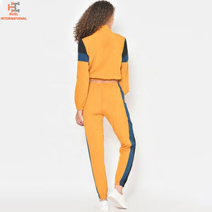 Nouvel ensemble de survêtement d'hiver élégant et personnalisé avec logo, grande taille, crop top, sweat à capuche, jogging, ensemble 2 pièces pour femmes en velours - Product Image 2