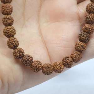 Perles de bois de santal traditionnelles pour la méditation de prière Mala faisant des bijoux de guérison énergétique-naturellement parfumés - Product Image 1