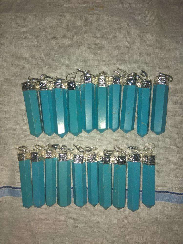 มีสีเขียวขุ่น