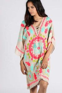 เดรสผ้าฝ้ายออร์แกนิคทอลายซูซานีสไตล์โบฮีเมียนสุดฮิต แขนสามส่วนทรงบาน แต่งลูกไม้ปักลายสีนีออน ความยาวระดับเข่า - Product Image 4