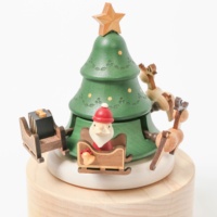 Boîte à musique en bois de manège à manivelle avec motif sapin de Noël et mélodie 'Deck the Halls' pour la vente en gros