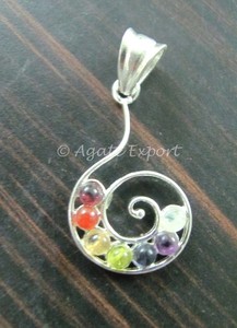 Colgantes de Ágata con Chakras de Reiki |   Joyería Tallada y Grabada con Piedras Preciosas Curativas - Product Image 2
