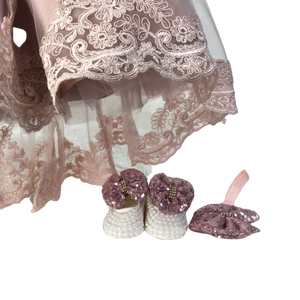 ชุดเดรสเด็กผู้หญิงแขนกุดคอวีผ้าลูกไม้สีชมพูอ่อนคุณภาพสูงทันสมัยสำหรับฤดูใบไม้ผลิ ขายส่งแบบกำหนดเอง ชุดเดรสเด็กหรูหราแบบมีชั้นหลายชั้นความยาวปานกลาง - Product Image 2