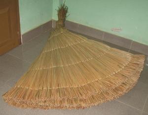Parasol écologique en chaume avec motif en herbe de mer et feuilles de palmier, mobilier d'extérieur traditionnel du Vietnam - Product Image 5