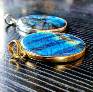 Collier délicat avec pendentif lune et étoile, perles de labradorite bleue naturelle, pendentifs en argent sterling 925, labradorite 8 mm facettée en forme de pièce de monnaie - Product Image 6