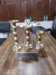 วินเทจทองเหลืองโบราณหกแขนเชิงเทียนคริสตจักรอุปกรณ์ Brassworld อินเดีย - Product Image 6