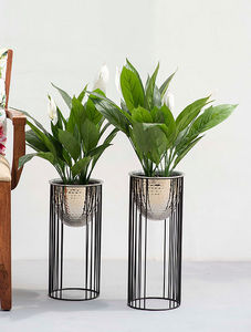 Macetas y jardineras martilladas decorativas de la India gris brillante, decoraciones para jardín interior y exterior, acabado recubierto de polvo - Product Image 4