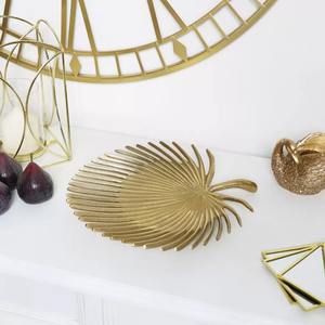ถาดตกแต่งและเสิร์ฟรูปใบไม้คุณภาพสูงพร้อมตกแต่งสีทองสําหรับบ้านและร้านอาหาร - Product Image 2