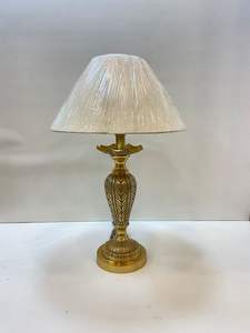 โคมไฟตั้งโต๊ะทองเหลืองสำหรับตกแต่งบ้านดีไซน์ทันสมัยฐานทองเหลืองแกะสลักด้วยมือจากไฟฟ้า - Product Image 4