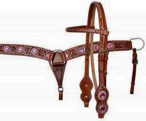 ผ้าคลุมศีรษะหนังม้าคุณภาพดีเยี่ยมตกแต่งด้วยคริสตัลสีชมพูและ Conchos ในราคาที่ดีที่สุด - Product Image 1