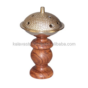 Brûleur d'encens et de charbon de bois en laiton et en bois fait à la main Brûleur de parfumerie religieuse pour la décoration intérieure avec base en bois - Product Image 4