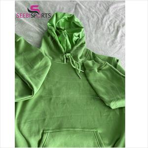 Bonita Sudadera con capucha extragrande con forro de satén de color para mujer Sudaderas con capucha de talla grande de alta calidad para la temporada de invierno disponible en 6XL - Product Image 2