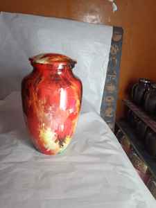 Avión verde Brassworld India Urna de cremación Línea negra Acentuado Suministros funerarios - Product Image 6