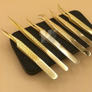 Pinzas de extensión de pestañas de fibra de volumen de agarre de diamante chapado en oro con logotipo personalizado de alta calidad, acero sostenible japonés para puntiagudo - Product Image 6