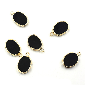 Colgante chapado en oro con forma ovalada, ónix negro de 14 a 16 MM - Product Image 1