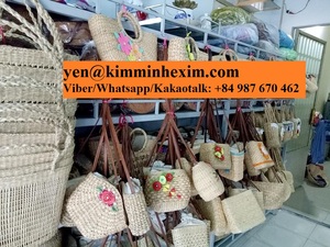 Sacs à main en jacinthe d'eau vintage fabriqués à la main du Vietnam finement décorés de belles fleurs - Product Image 5