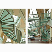 Escalier en arc avec escalier en verre incurvé et garde-corps en verre