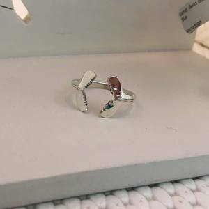 Anillo de diseño único de Plata de Ley 925 moderno y elegante hecho a mano con incrustaciones de ajuste de bisel para fiestas - Product Image 2