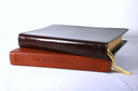 Proveedor Directo de Fábrica, Biblia de Tapa Dura Impresa Personalizada, Impresión Digital, Papel Offset, Grabado de Alta Calidad, Colores y Logotipo Personalizados