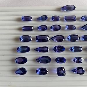 Piedra preciosa suelta de tanzanita de grado AAA Color azul natural tratado térmicamente con certificado IGI - Product Image 1