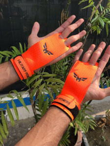 Wholesale PU Material Anti-Slip Comfortable Hand Grips 3-Hole Design for Weightlifting Gym Use Palm Protection 2kg <b>Pull</b> <b>up</b> <b>Bar</b> - Product Image 6
