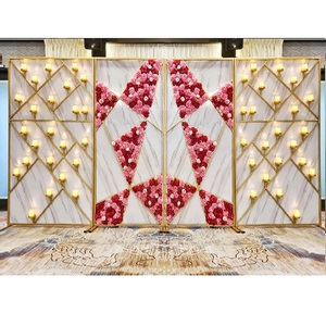 Décor de mariage moderne avec des murs de bougies, décoration de mariage unique, murs de bougies pour la réception, scène romantique avec des murs de bougies - Product Image 1