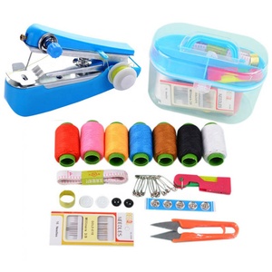 Mini machine à coudre manuelle portable à surjet Boîte de kit de maison avec règle, fil et bouton de canette - Product Image 1