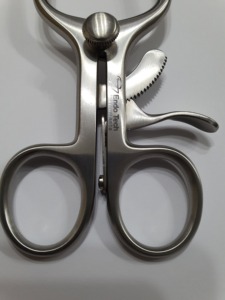 Rétracteurs à dents rétractables manuels 3x4 Instruments chirurgicaux en acier à retenue automatique pour les oreilles, les yeux, le nez et la gorge - Product Image 2