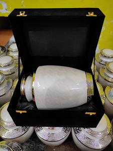 Urna funeraria de latón de estilo americano con caja de terciopelo Suministros funerarios de Brassworld India Metal duradero para adultos - Product Image 4