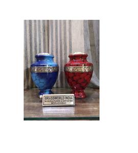 Urne funéraire en laiton de Brassworld India Fournitures funéraires haut de gamme - Product Image 1