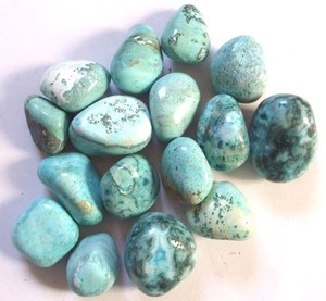 Compre en línea piedra caída de turquesa teñida: piedra caída de turquesa teñida a la venta piedra curativa para decoración del hogar - Product Image 1