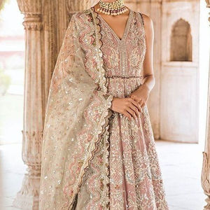 TRENDY HERMOSO STYLISH BRIDAL PESADO LONGITUD Cuentas de cristal adornadas Piedra RESHAM Trabajo Vestido de novia Hecho de seda - Product Image 1