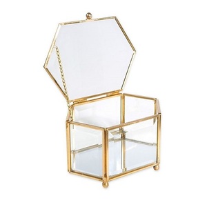 Joyero de metal y vidrio con forma cuadrada de calidad superior Joyero de color dorado a precios asequibles - Product Image 2