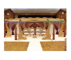 Ensemble de Mandap de mariage en bois sculpté paon doré, Mandap en bois paon, Meilleure décoration de mariage personnalisée en Irlande - Product Image 1