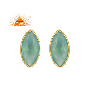 Boucles d'oreilles clous en argent plaqué or avec pierre précieuse Calcedoine Aqua Marquise, bijoux de créateur, fabrication artisanale - Product Image 1