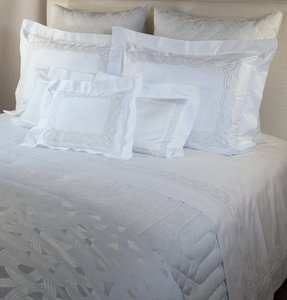 Juego de Ropa de Cama Bordada a Mano, 100% Algodón, Bordado Quang Thanh - Product Image 1