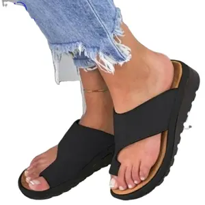 Su grandi Donne di vendita di Vibrazione Casuale di Cadute di Pantofole In Pelle Cuneo Solido Della Spiaggia All'aperto <span class=keywords><strong>sandali</strong></span> di cuoio delle donne Per Le donne Più di Formato - Product Image 1