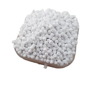 70-84% CACO3 polipropileno plástico Masterbatch relleno PP gránulos vírgenes blanco Pellets ISO9001 certificado para moldeo por inyección - Product Image 1