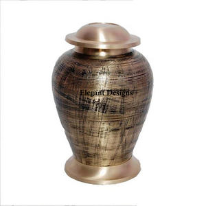 Crème fantaisie revêtue en or, modèle Unique, de styliste, de forme ronde, faite à la main, assortie d'une variété de meilleure vente - Product Image 1