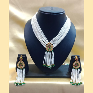 Sophisticated moti necklace of the 