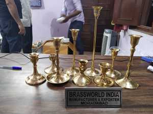 Soporte de vela de latón grabado LARGO DE Brassworld India, modelo de acero religioso pulido para suministros de Iglesia - Product Image 4