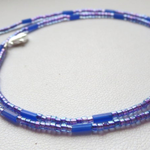 Collar de cuentas de semillas hecho a mano, símbolo de felicidad - Product Image 1