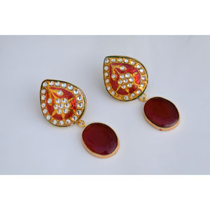 Pendientes de aro con incrustaciones de piedras de latón con acabado mate dorado meenakari, estilo tradicional para fiestas, lo último en moda 2025, hermosos para niñas y mujeres - Product Image 1