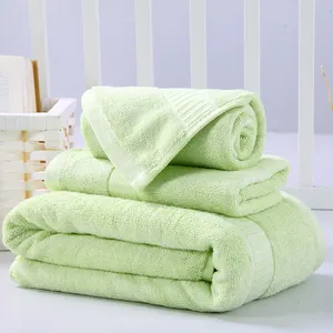 ผ้าขนหนูอาบน้ำสีเขียวสดใส